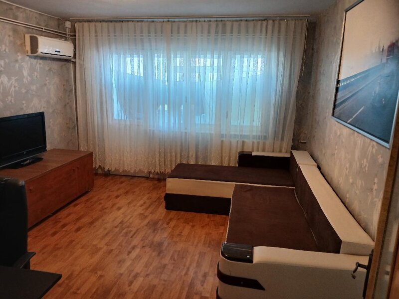 Drumul Taberei, apropiere Plaza si Piata Moghioros, semistradal,