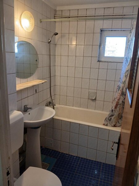 Drumul Taberei, apropiere Plaza si Piata Moghioros, semistradal,